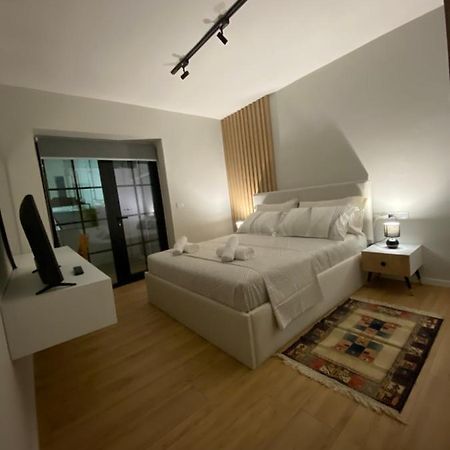 Lucas Downtown Apartamento Tirana Exterior foto