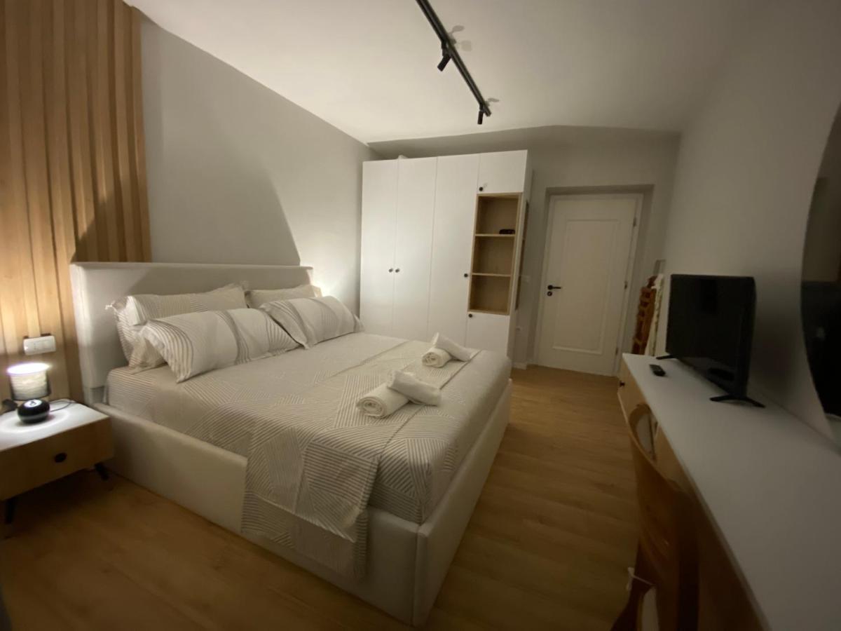 Lucas Downtown Apartamento Tirana Exterior foto